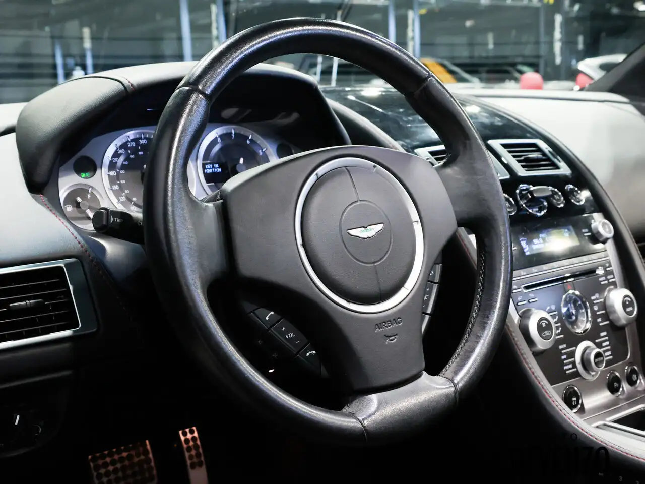 Aston Martin DB9 снимка Aston Martin DB9