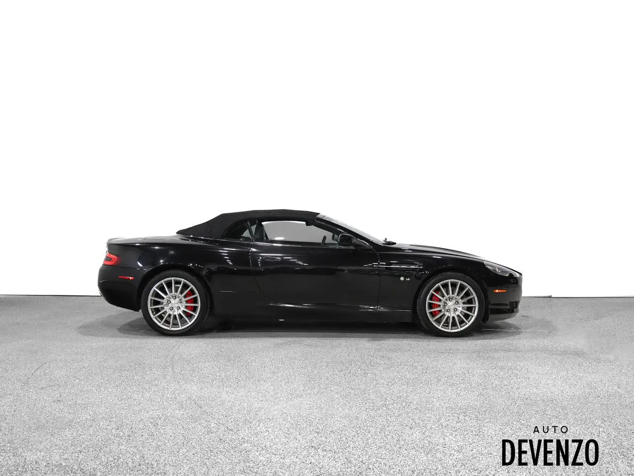 Aston Martin DB9 снимка Aston Martin DB9
