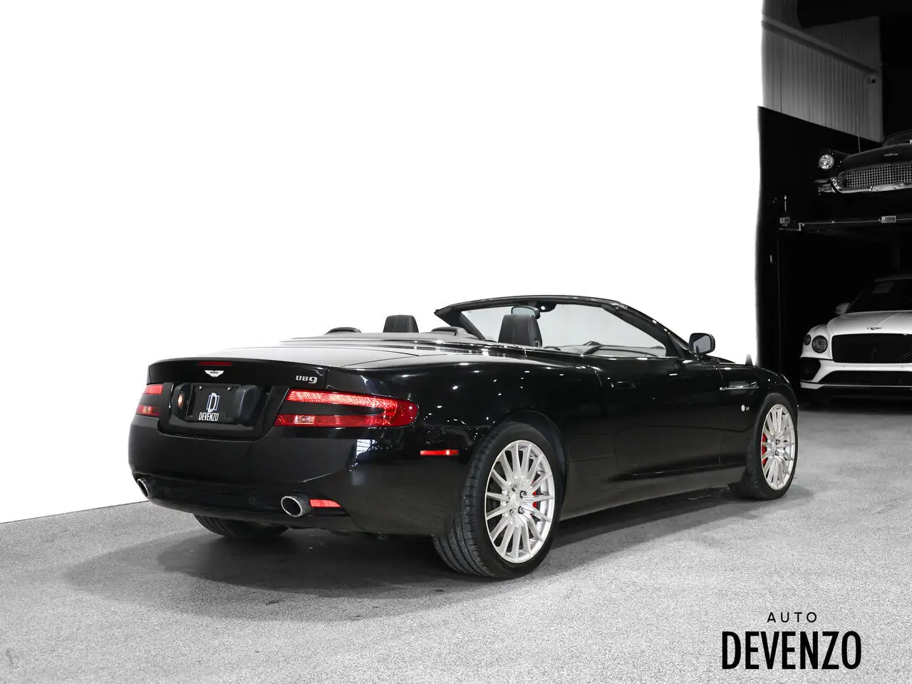 Aston Martin DB9 снимка Aston Martin DB9