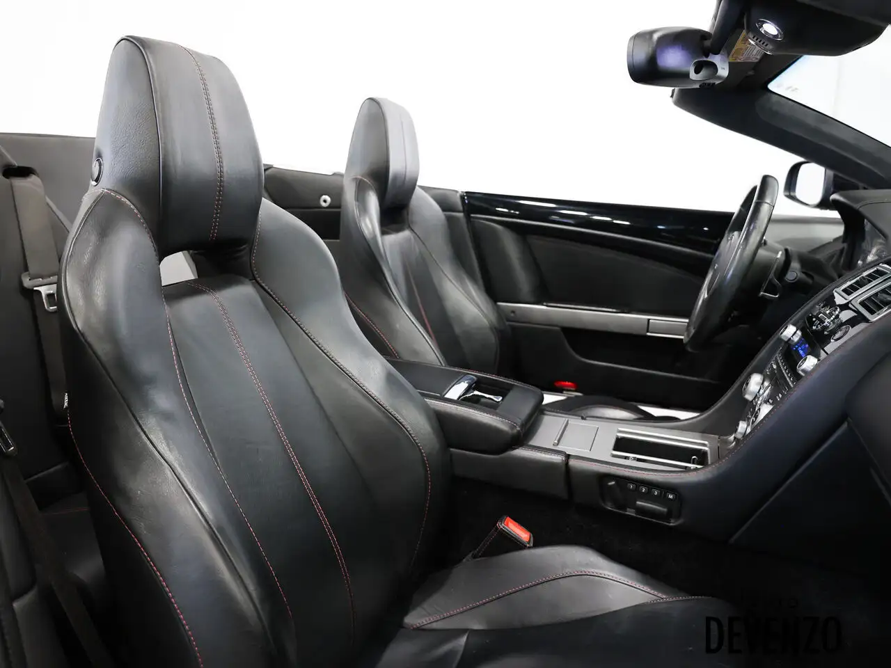 Aston Martin DB9 снимка Aston Martin DB9