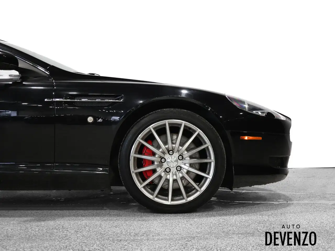 Aston Martin DB9 снимка Aston Martin DB9