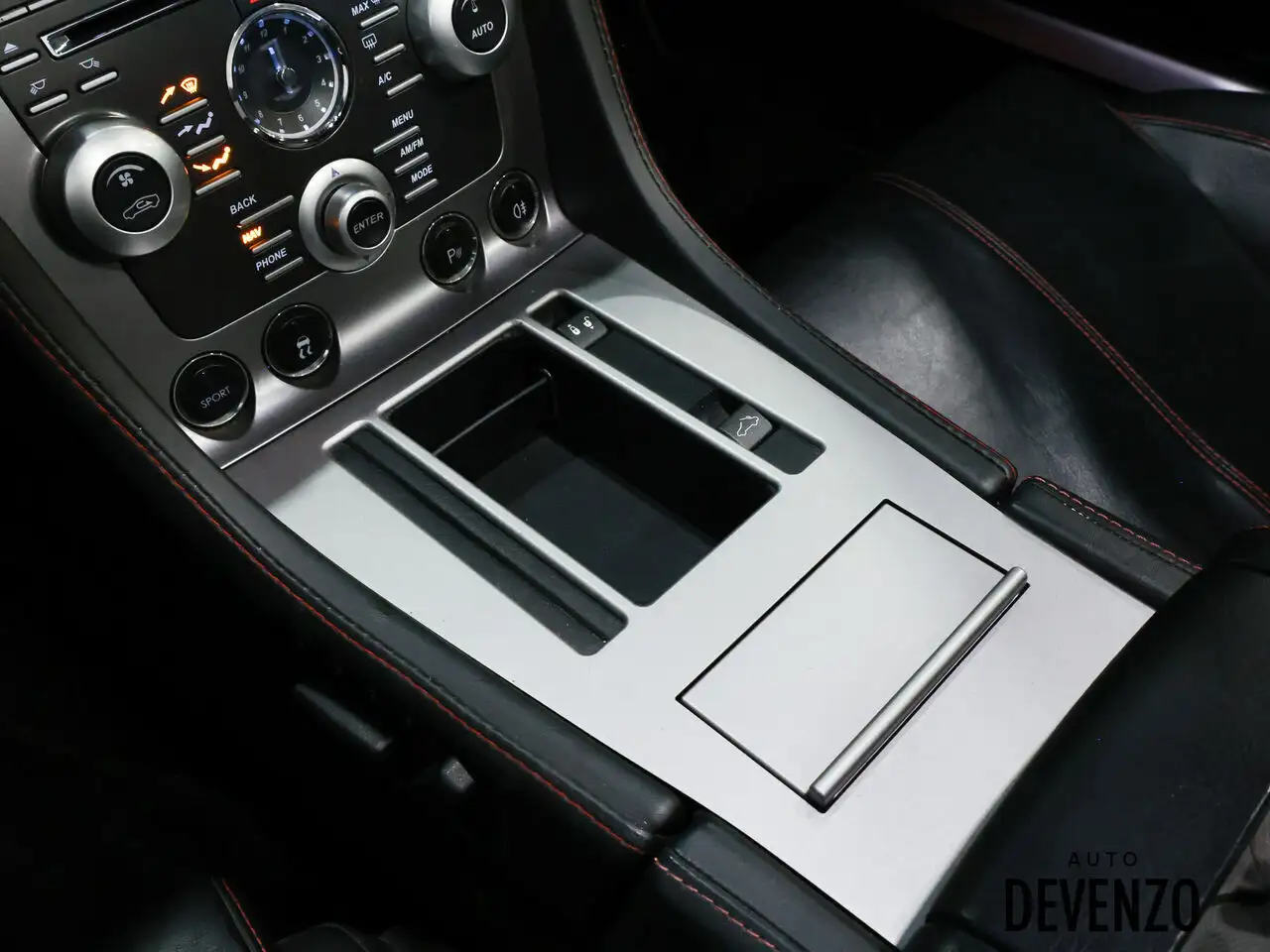 Aston Martin DB9 снимка Aston Martin DB9