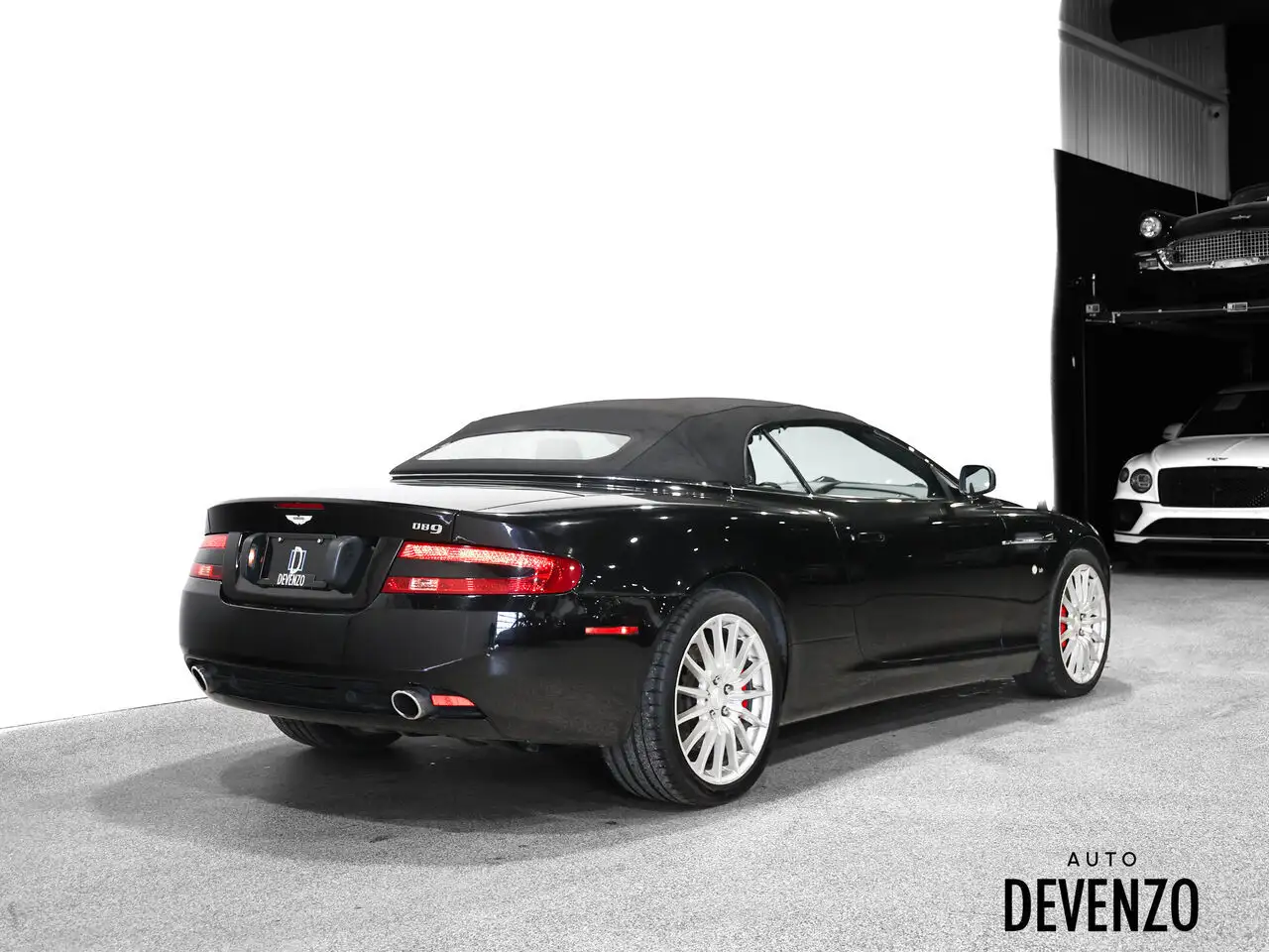 Aston Martin DB9 снимка Aston Martin DB9