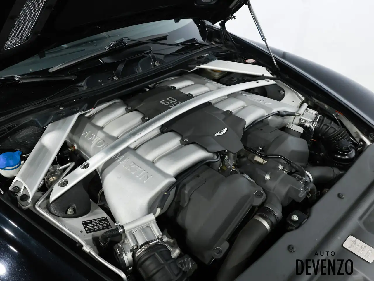 Aston Martin DB9 снимка Aston Martin DB9