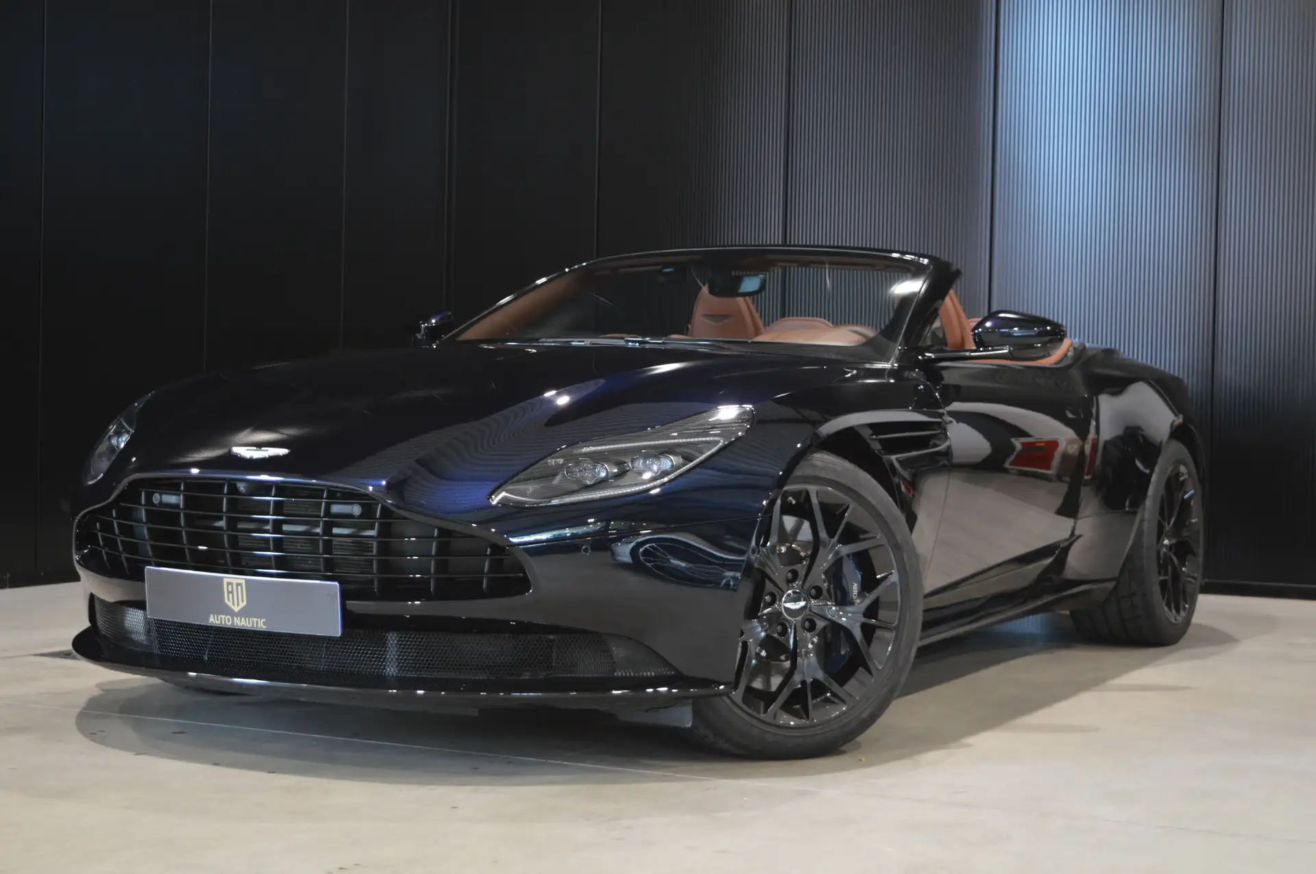 애스턴마틴 DB11 V8 2018 블랙 사진 1