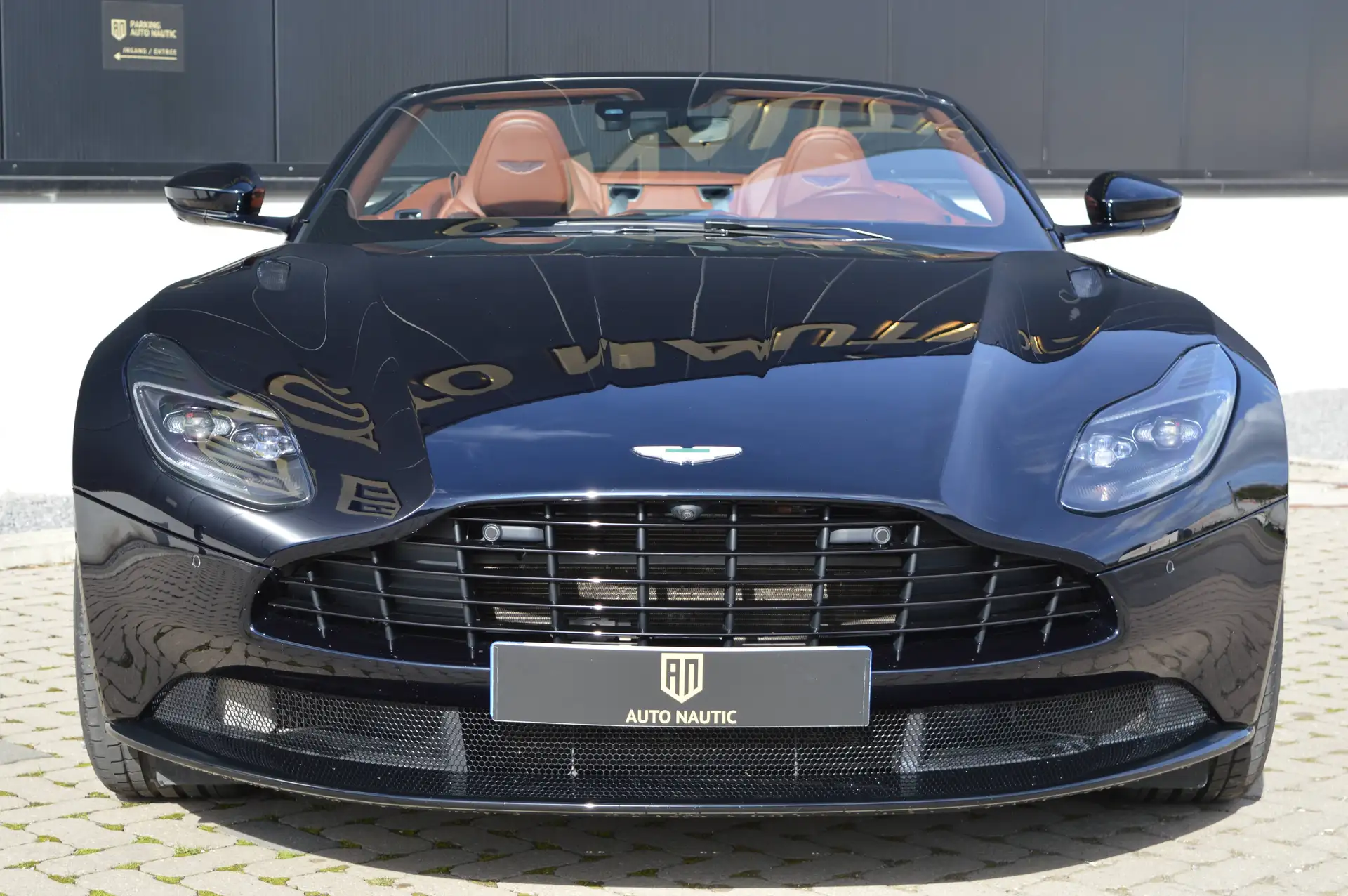 애스턴마틴 DB11 V8 2018 블랙 사진 2