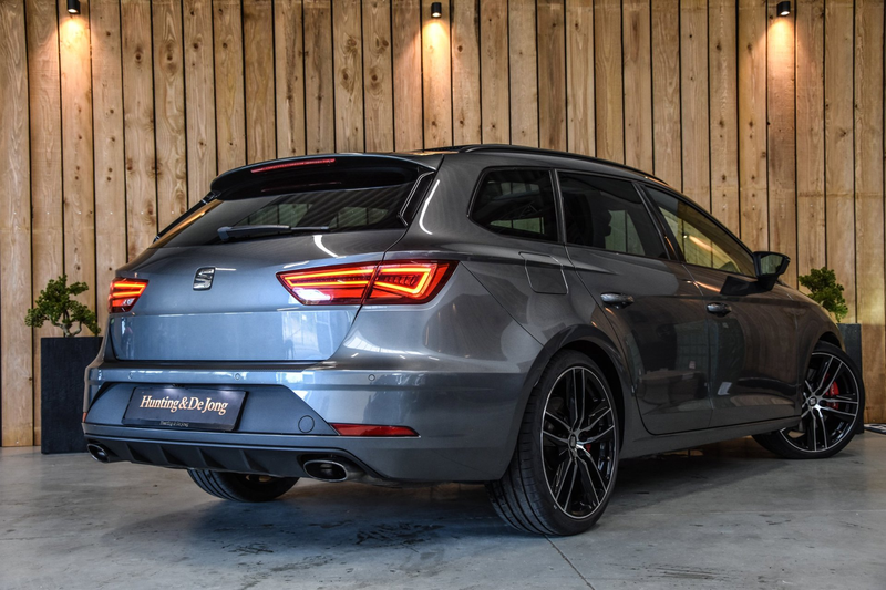 SEAT Leon ST 2.0 TSI CUPRA 300 4DRIVE *Pano*Camera*Keyless*A — photo 2