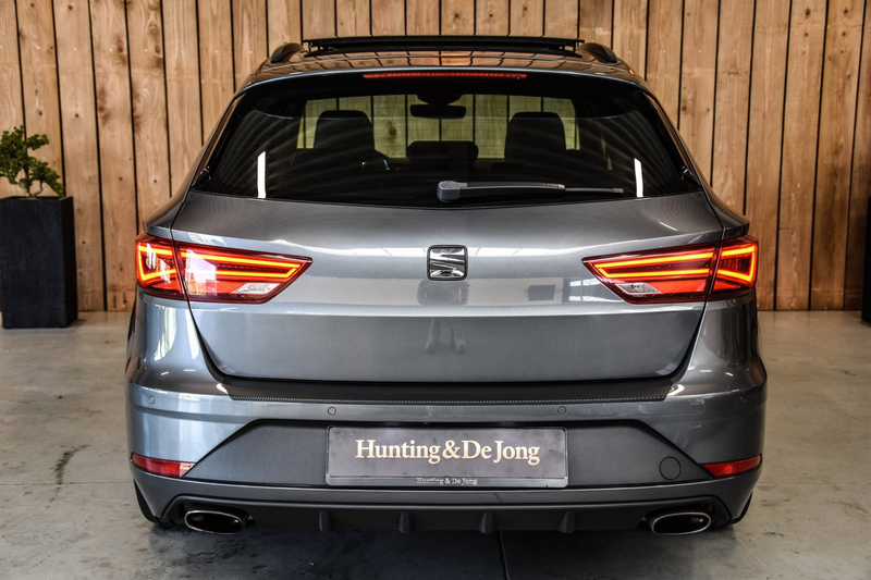SEAT Leon ST 2.0 TSI CUPRA 300 4DRIVE *Pano*Camera*Keyless*A — photo 11