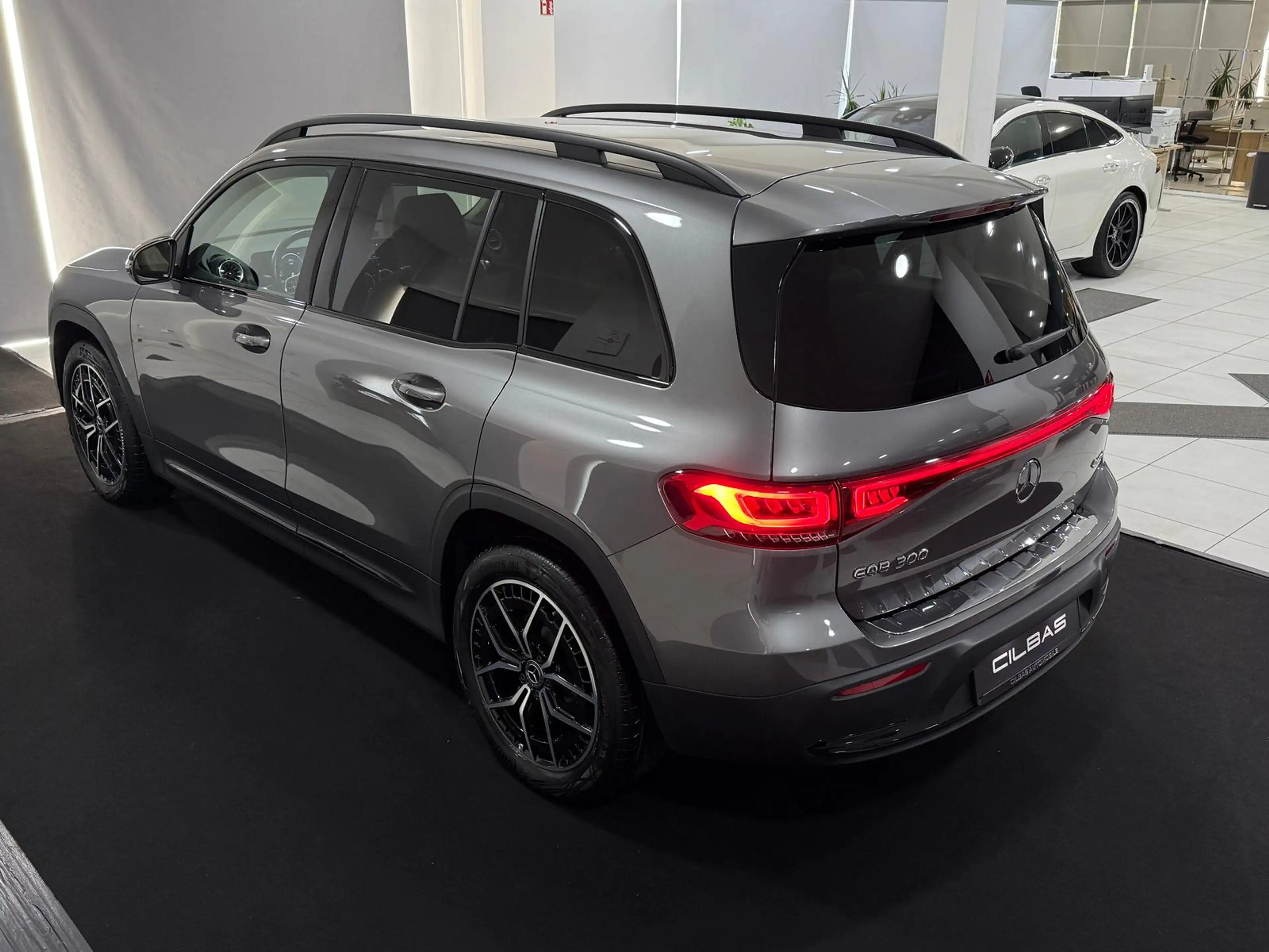 Mercedes-Benz EQB 300 4M AMG 19"*LEDER BEIGE*AMBI*LED*KAM* — photo 8