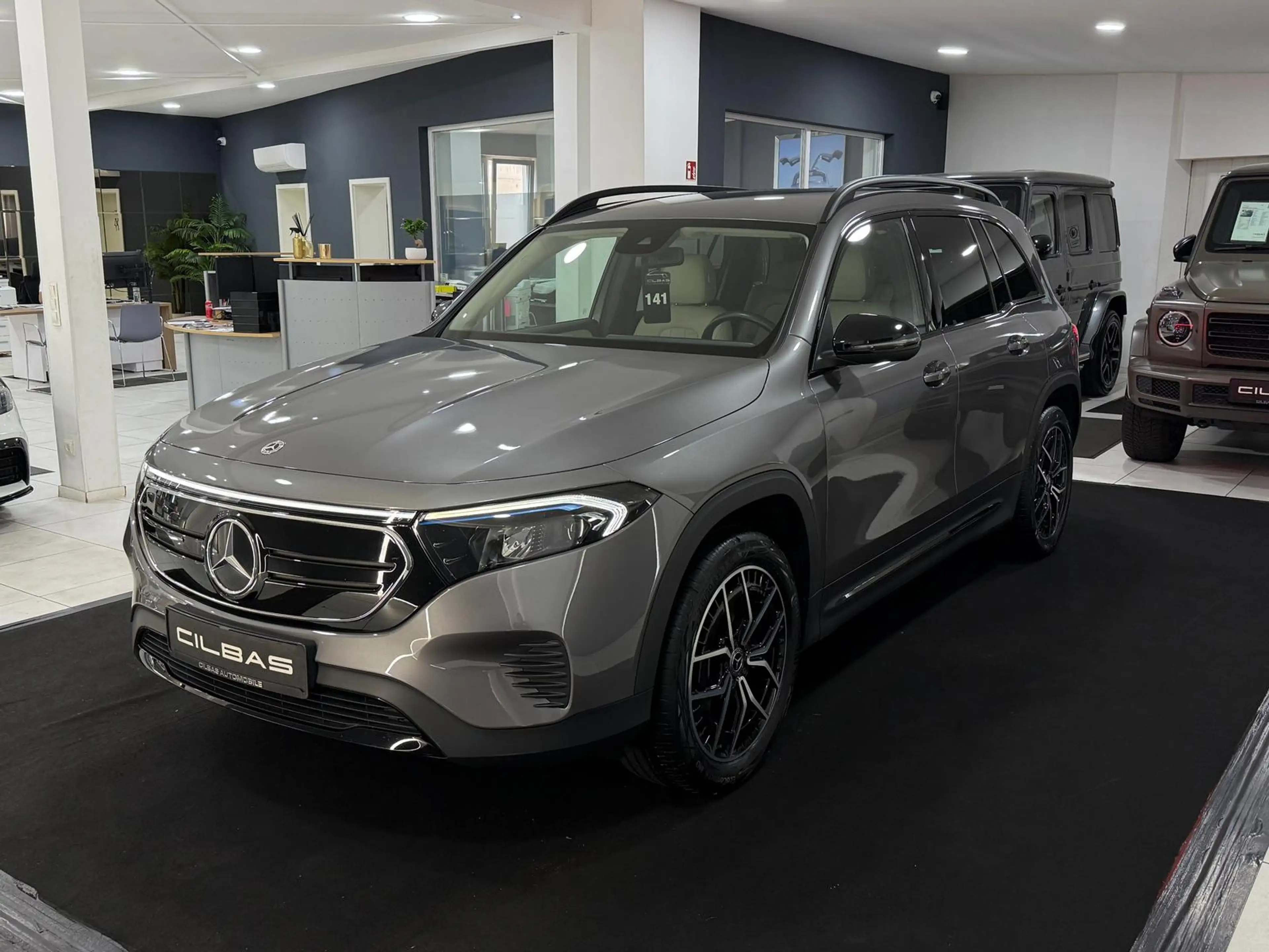 Mercedes-Benz EQB 300 4M AMG 19"*LEDER BEIGE*AMBI*LED*KAM* — photo 2