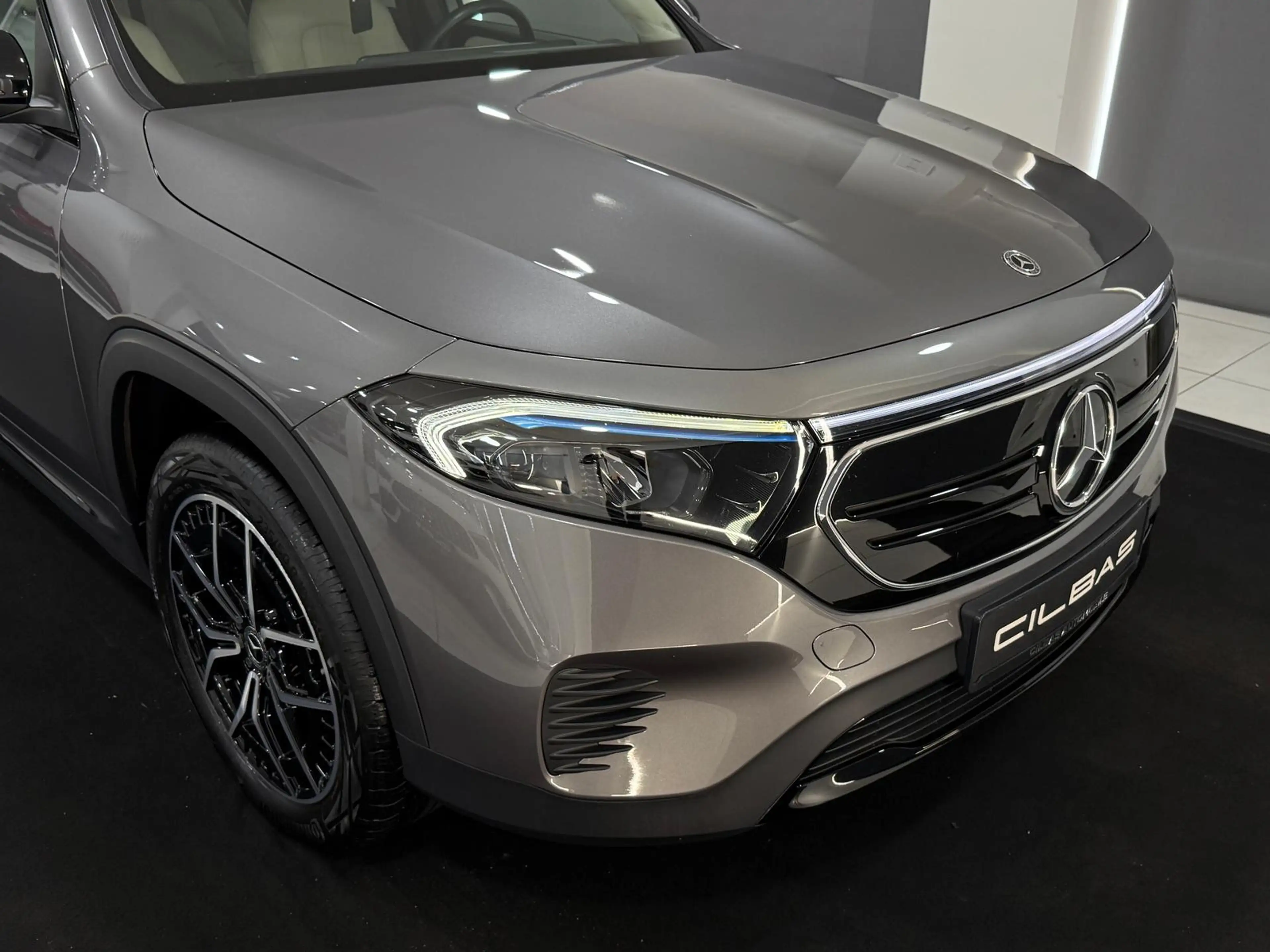 Mercedes-Benz EQB 300 4M AMG 19"*LEDER BEIGE*AMBI*LED*KAM* — photo 7