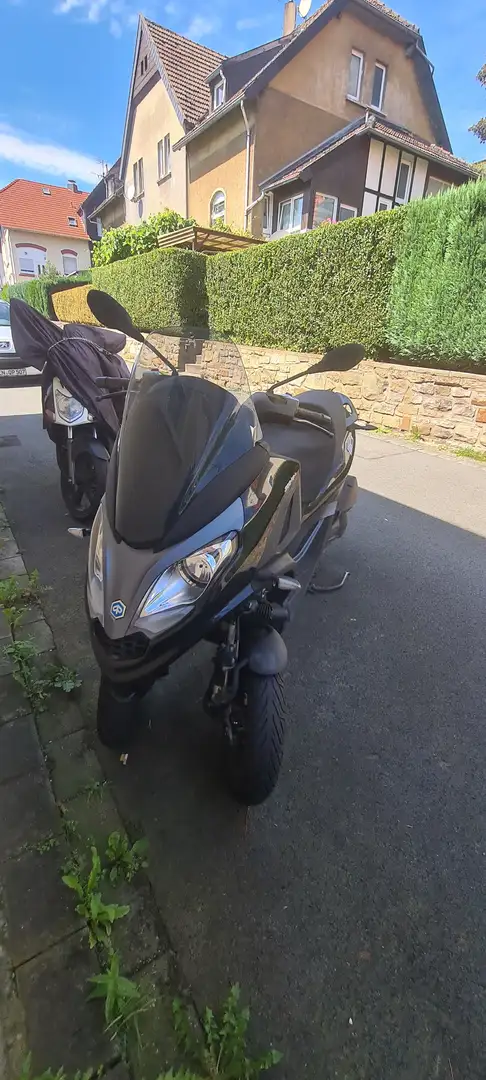 Piaggio MP3 300 Schwarz - 1