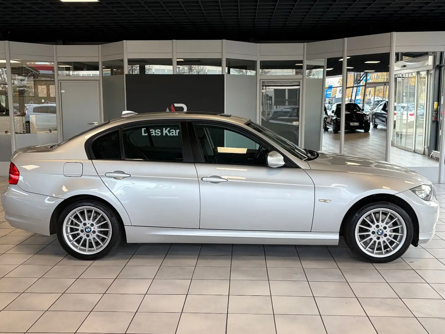 BMW 320 d Lim. · Automatik · Navi · Schiebedach · AHK Silber - 2