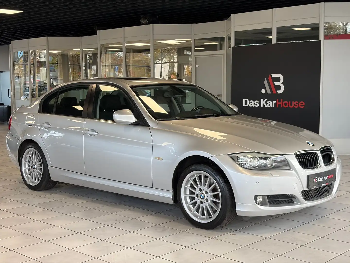 BMW 320 d Lim. · Automatik · Navi · Schiebedach · AHK Silber - 1