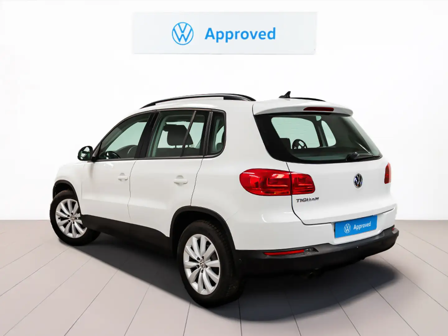 Volkswagen Tiguan 2.0TDI BMT Cross 4x2 110 Wit - 2