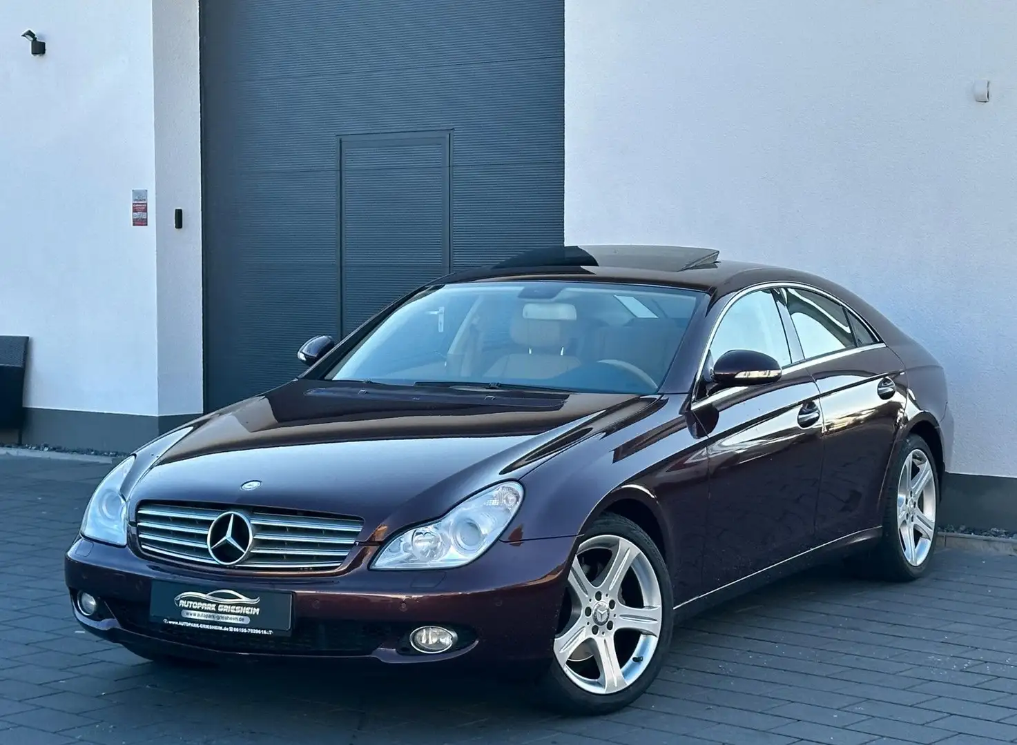 Mercedes-Benz CLS 350 CLS 320 / 350 CDI V6*2HD*VOLL*MASSAGE*COMAND*H&K Rot - 1