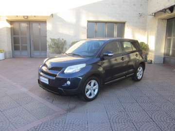 1.4 D-4D AWD (4x4) Luxury UNICAPRO