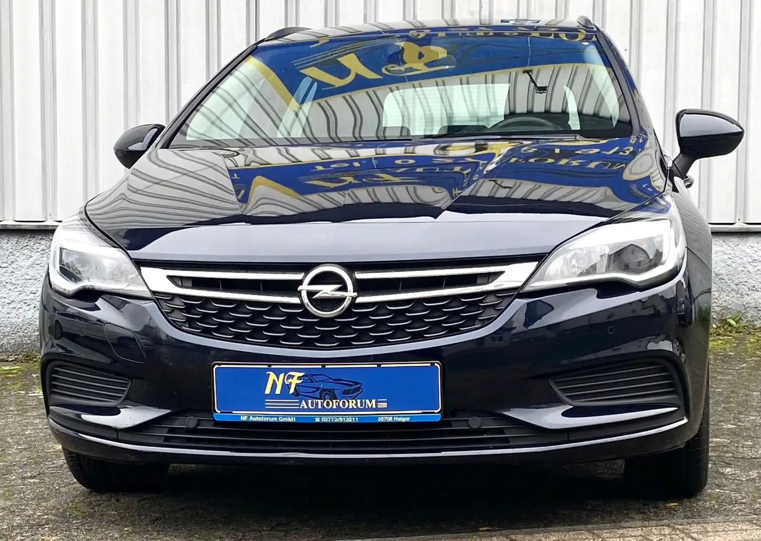 Opel Astra Kombi in Blau gebraucht in Haiger für € 11.990