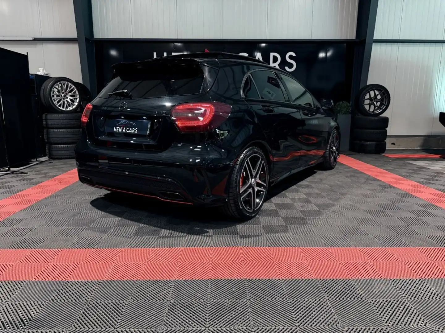 Mercedes-Benz A 45 AMG Berline (3) 45 AMG 4Matic BA7 Schwarz - 2