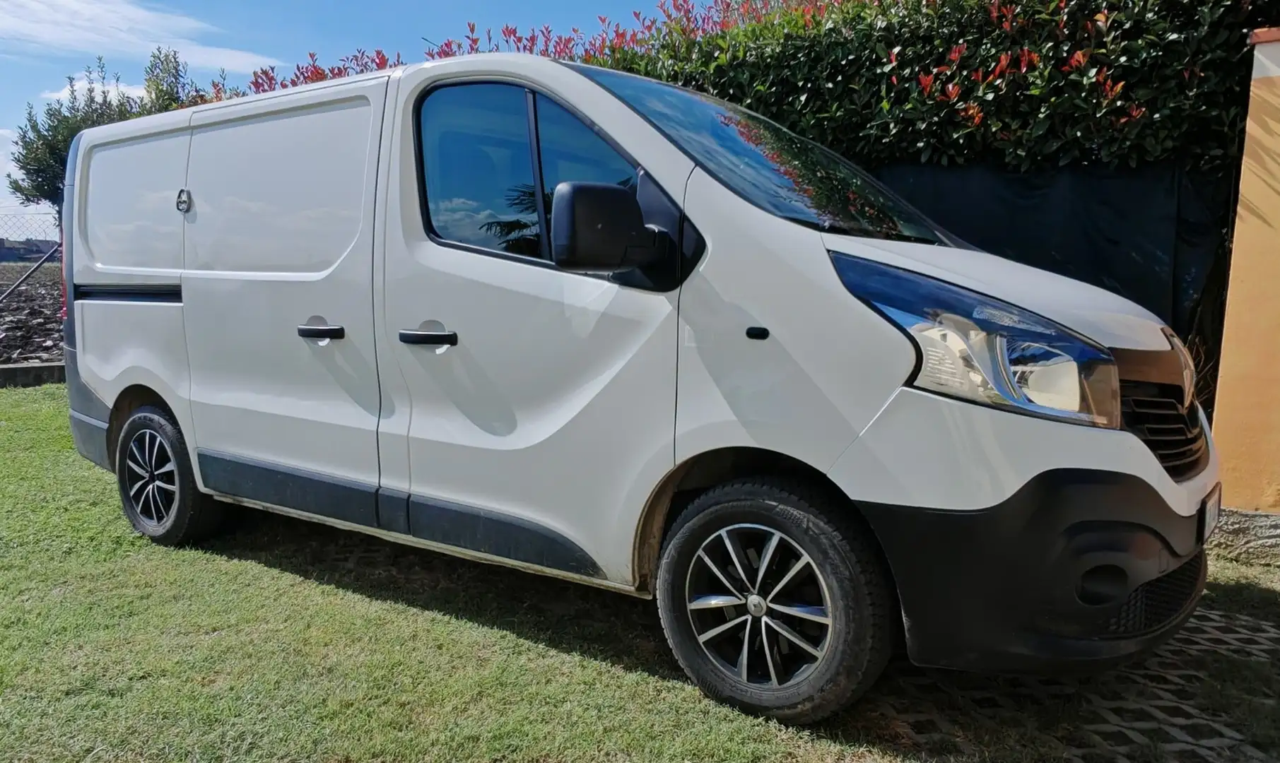 Renault Trafic 1.6 Cdi, L1H1, allestimento con scaffalatura - 1