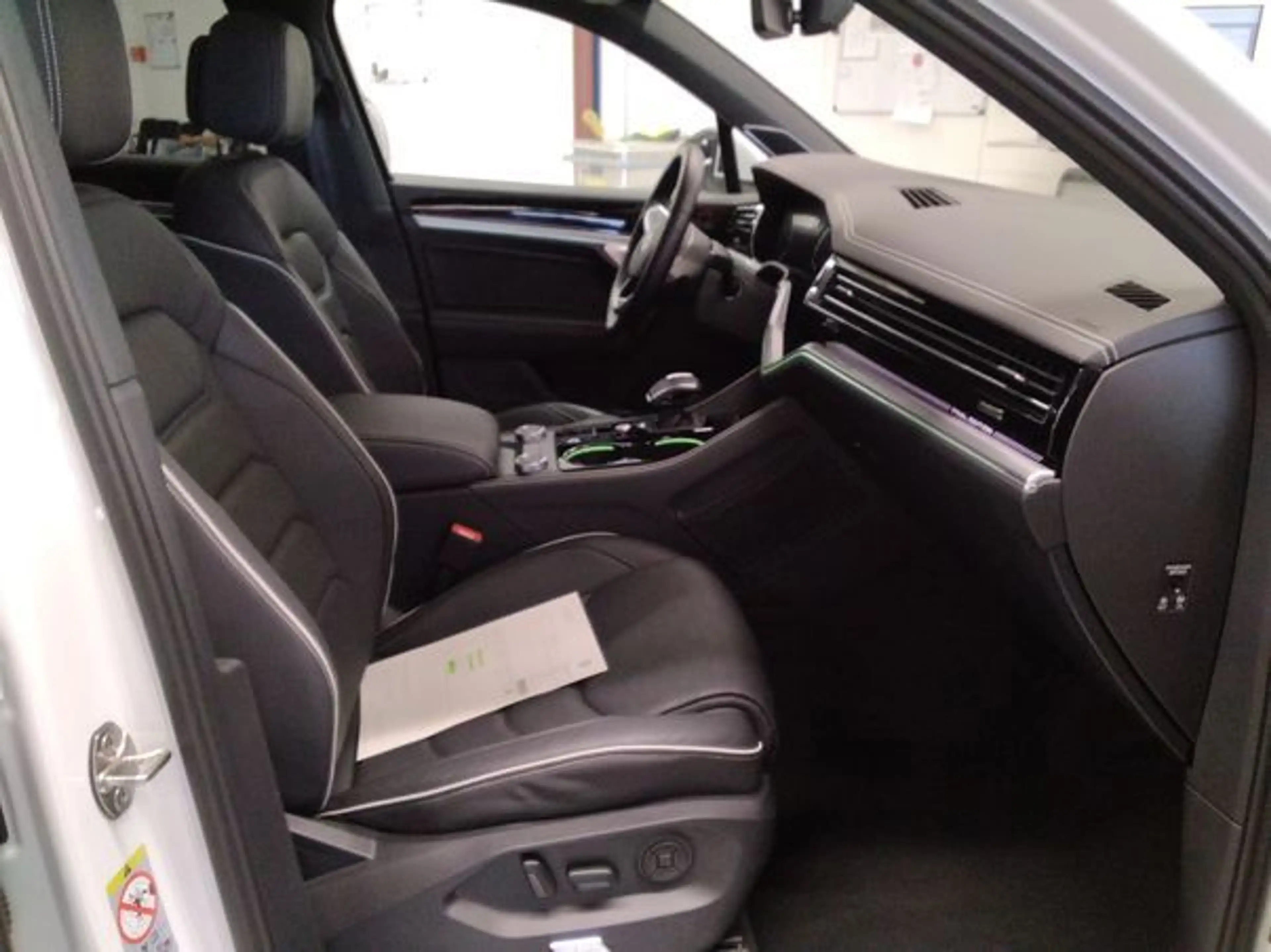 Volkswagen Touareg FINAL EDITION 3.0TDI 286PS NP.113T AHK.PANO.STDHZG — photo 6