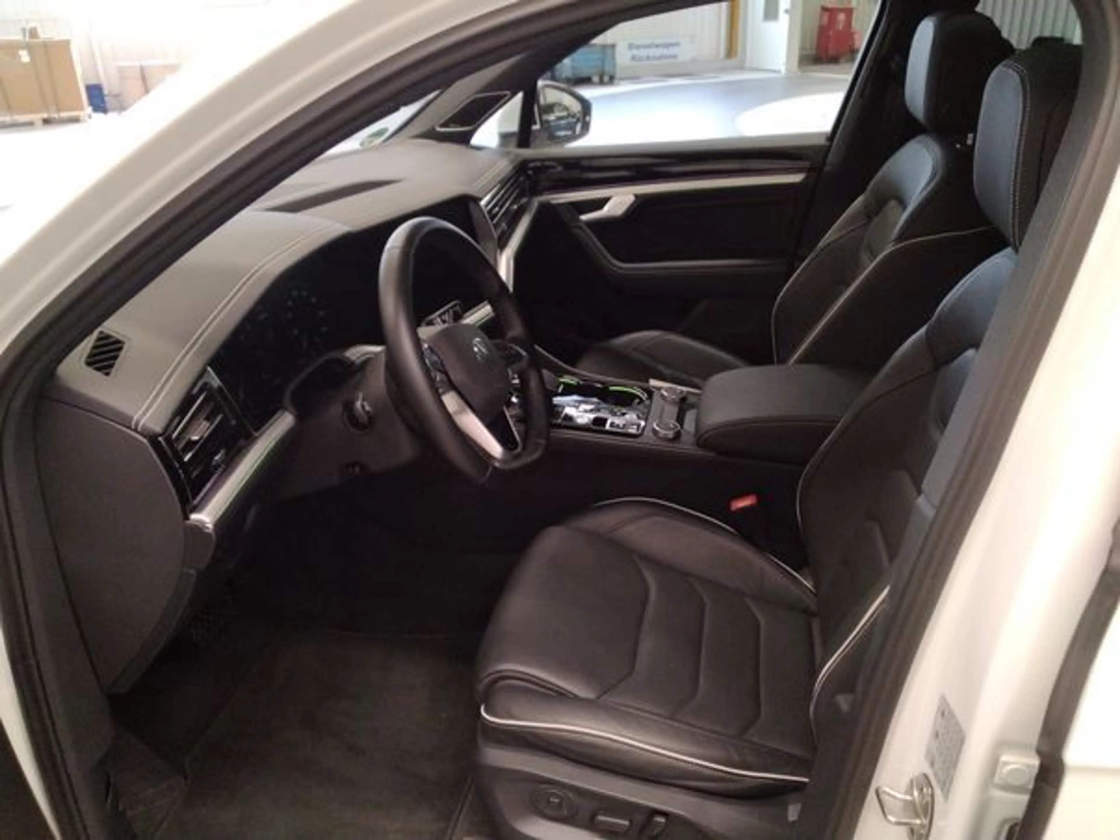 Volkswagen Touareg FINAL EDITION 3.0TDI 286PS NP.113T AHK.PANO.STDHZG — photo 5
