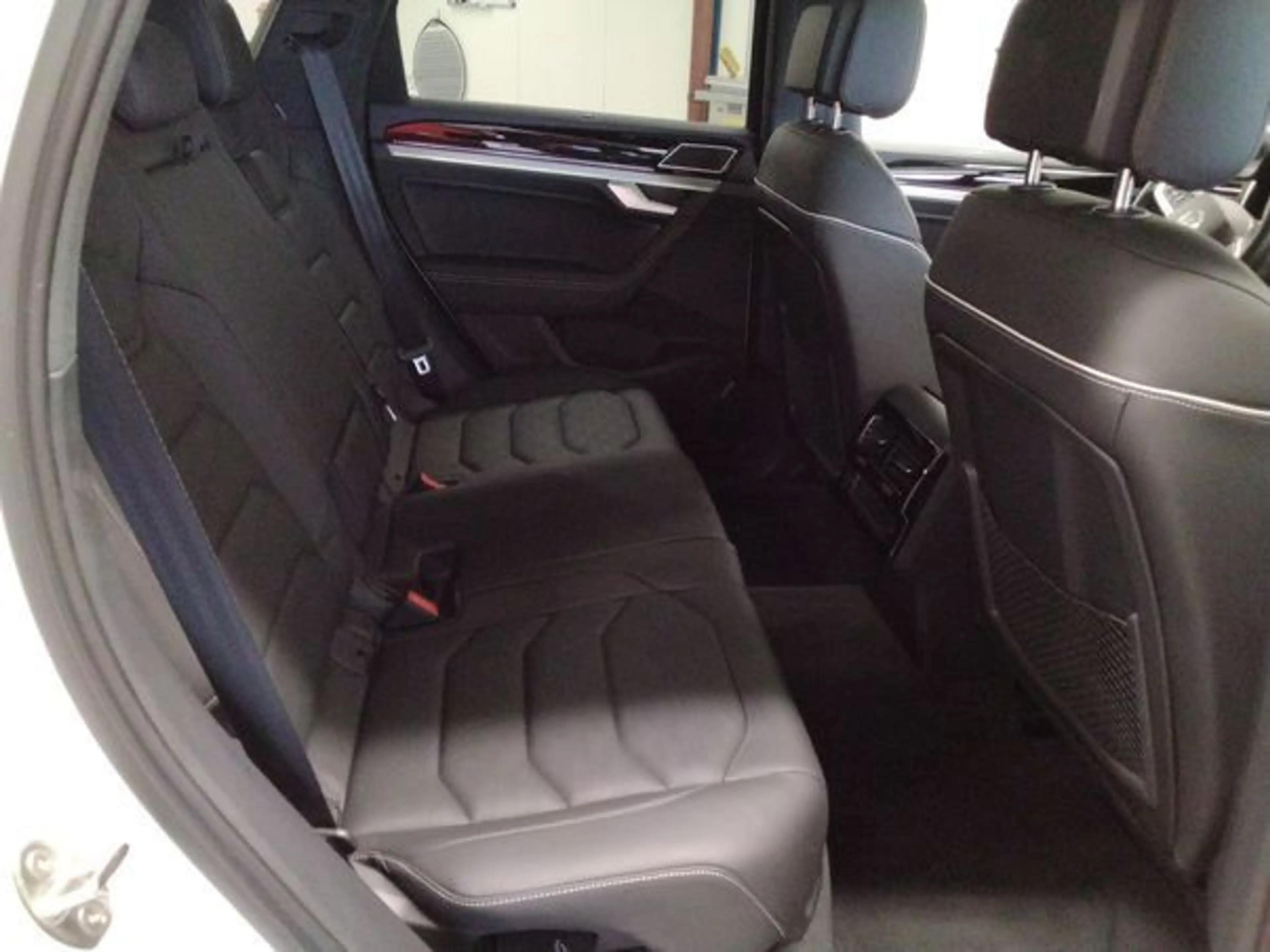 Volkswagen Touareg FINAL EDITION 3.0TDI 286PS NP.113T AHK.PANO.STDHZG — photo 7