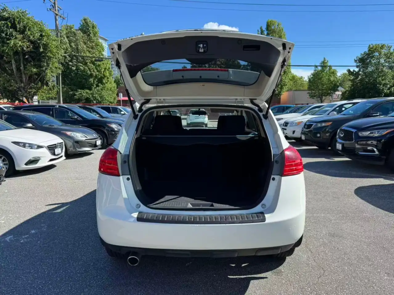 Nissan Rogue снимка Nissan Rogue