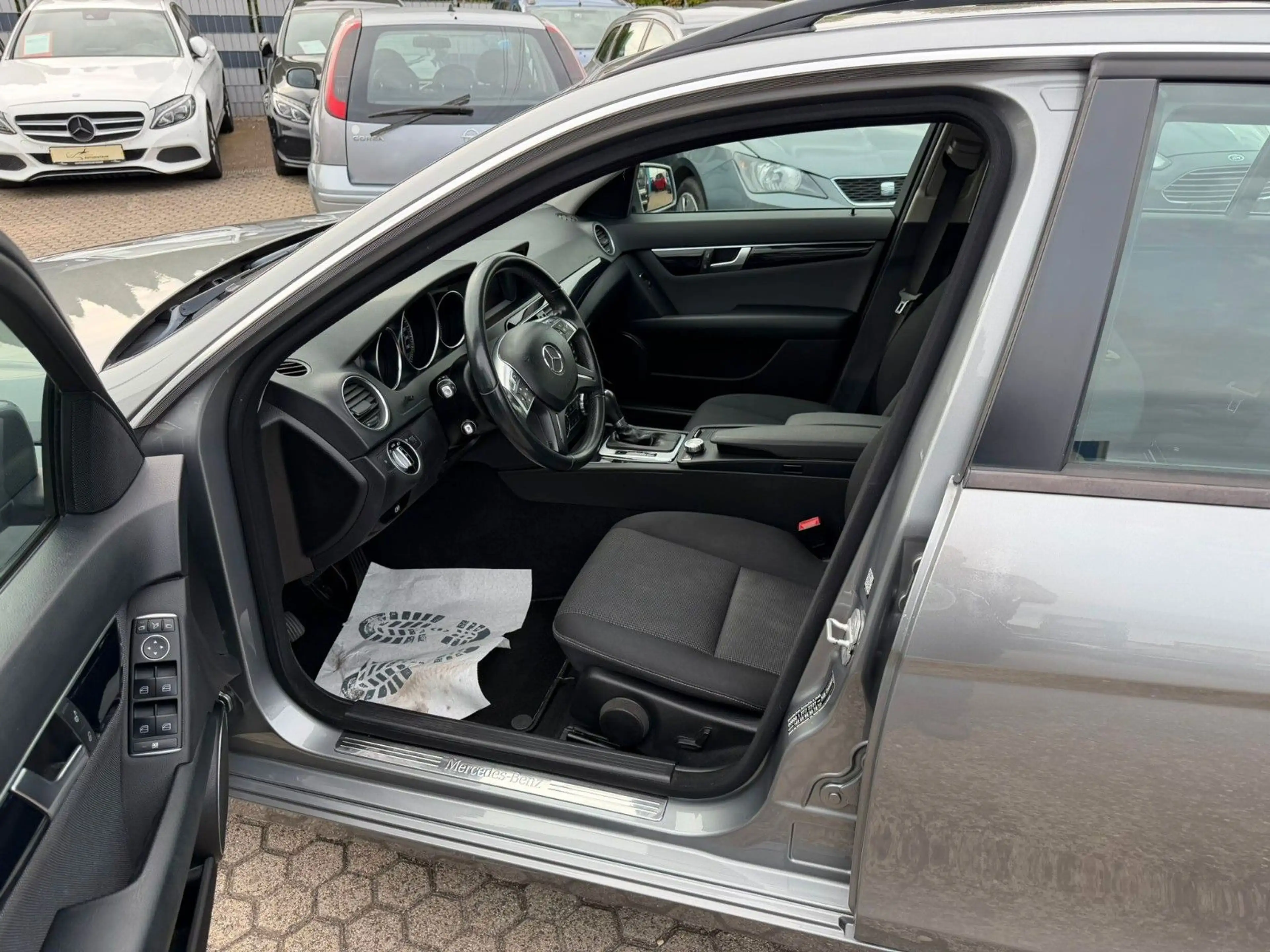 Mercedes-Benz C 180 CGI BlueEfficiency — photo 13