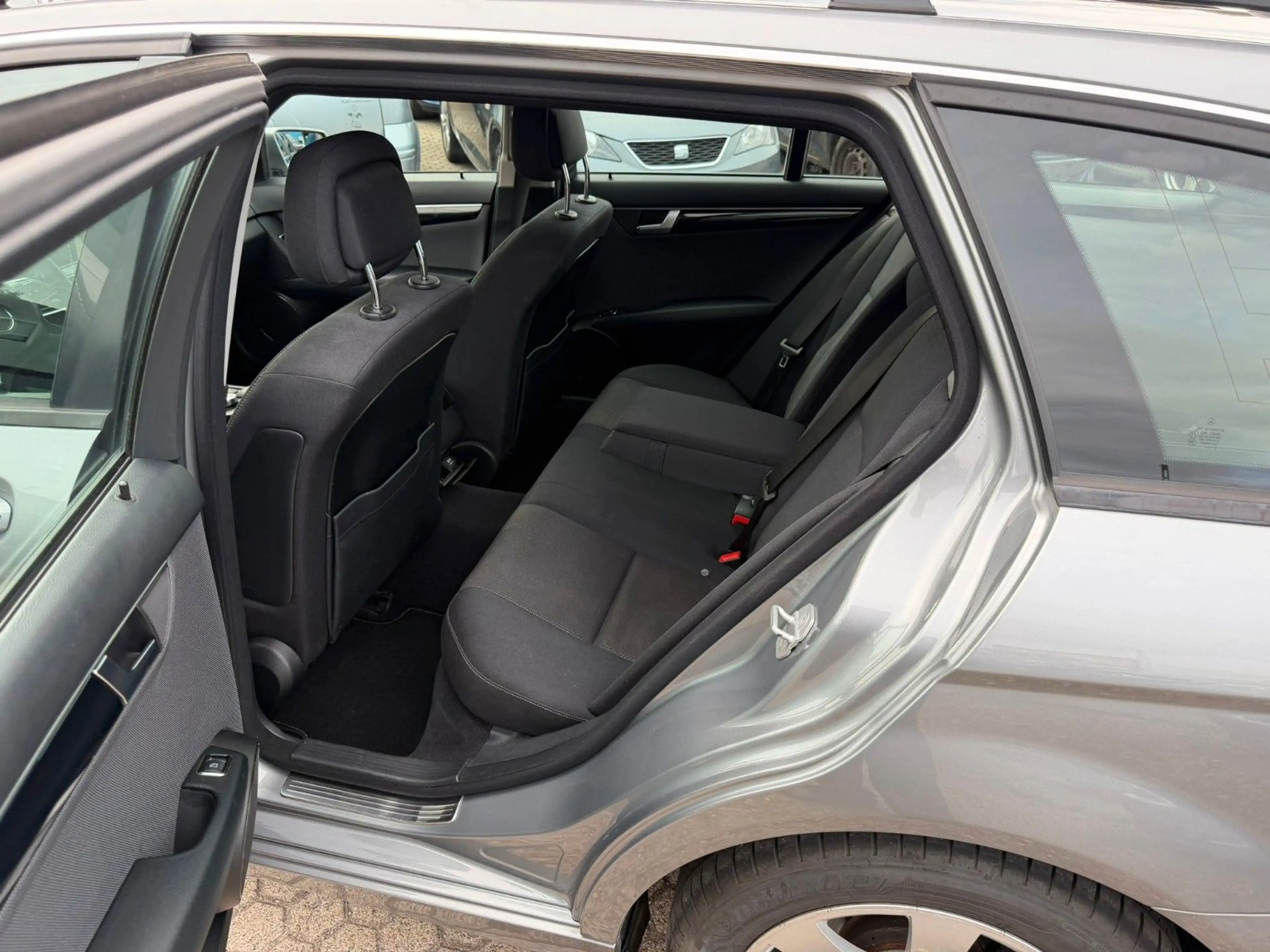 Mercedes-Benz C 180 CGI BlueEfficiency — photo 12