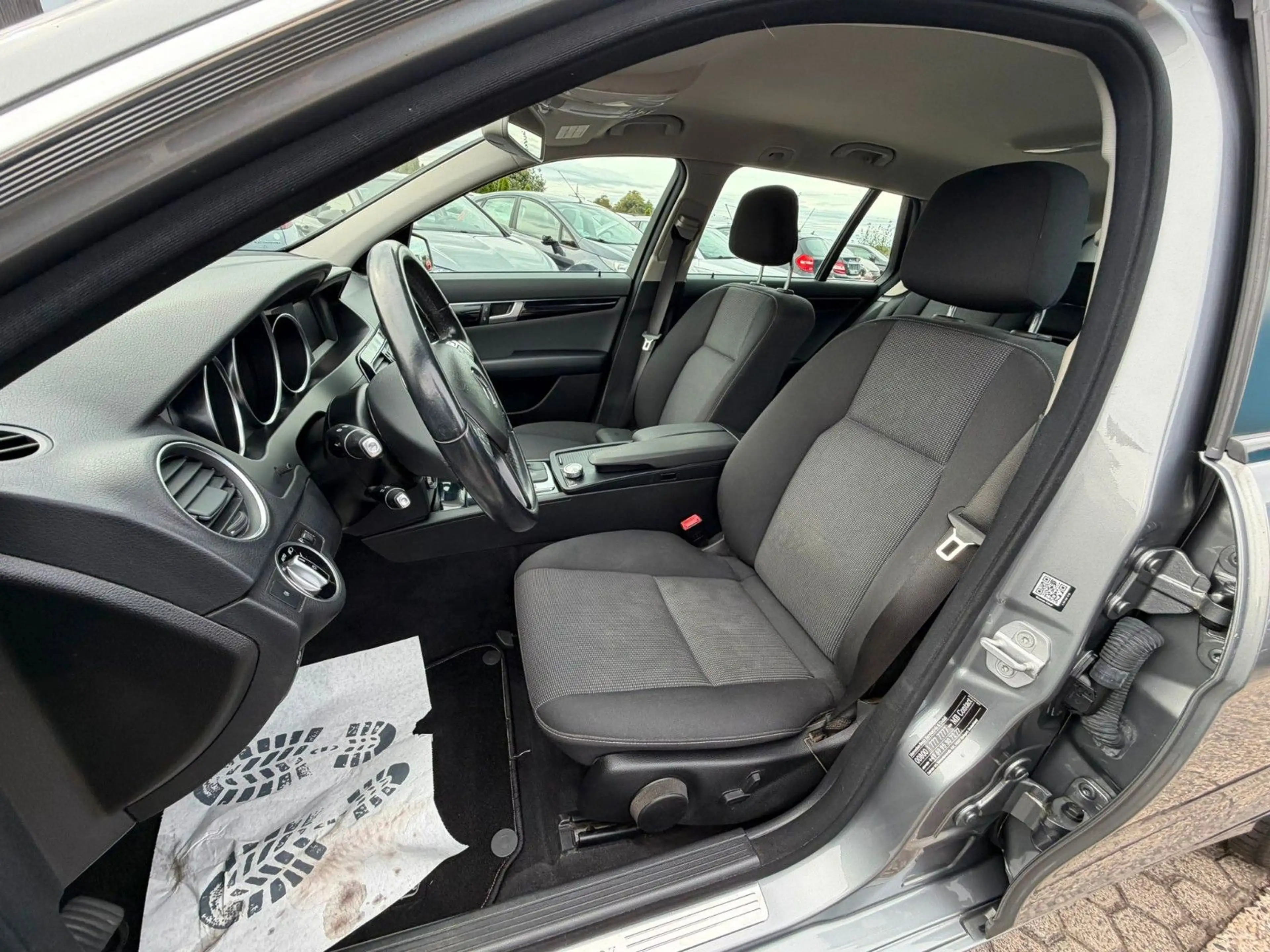 Mercedes-Benz C 180 CGI BlueEfficiency — photo 14