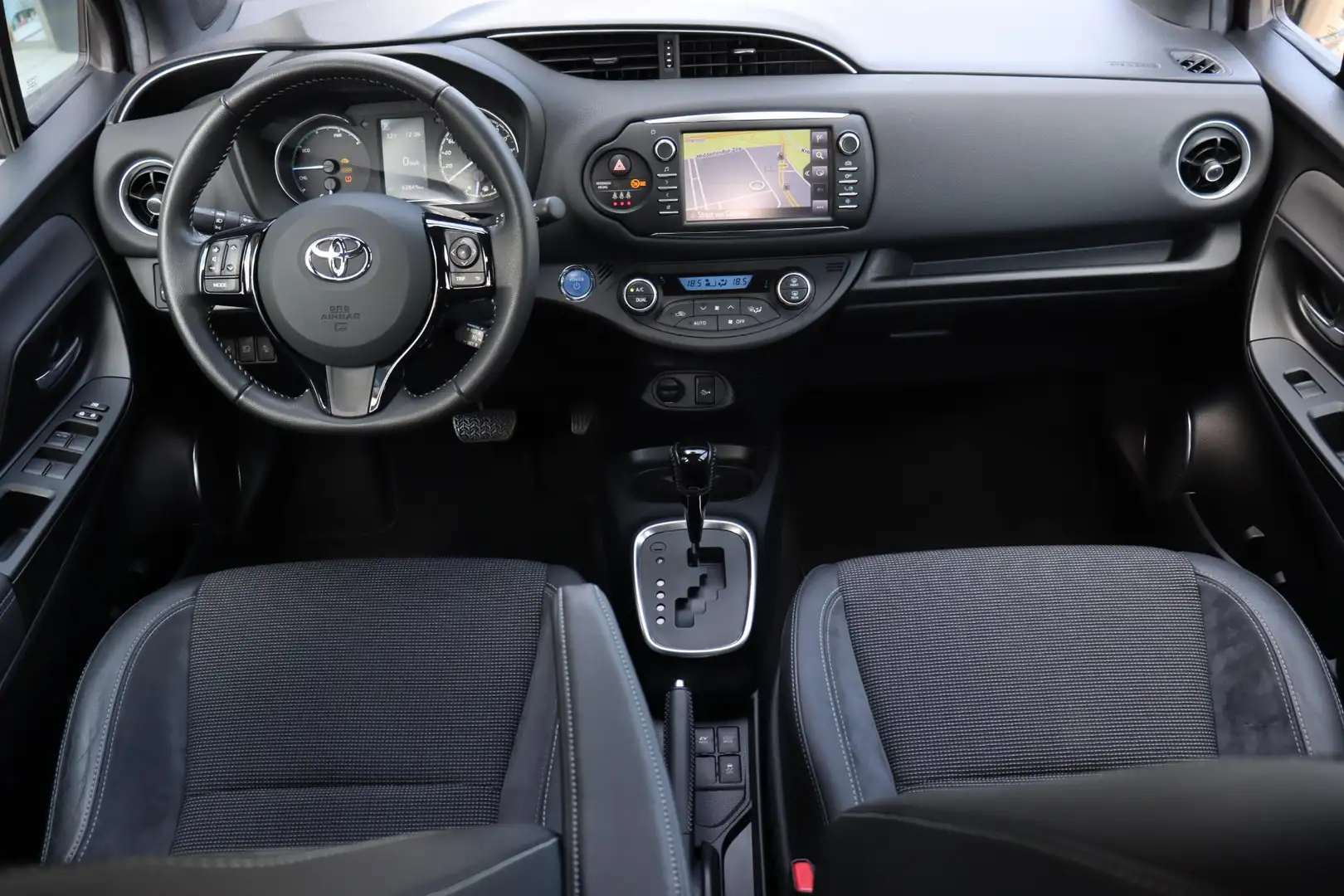 Toyota Yaris 1.5 Hybrid Energy Plus, Trekhaak Rojo - 2