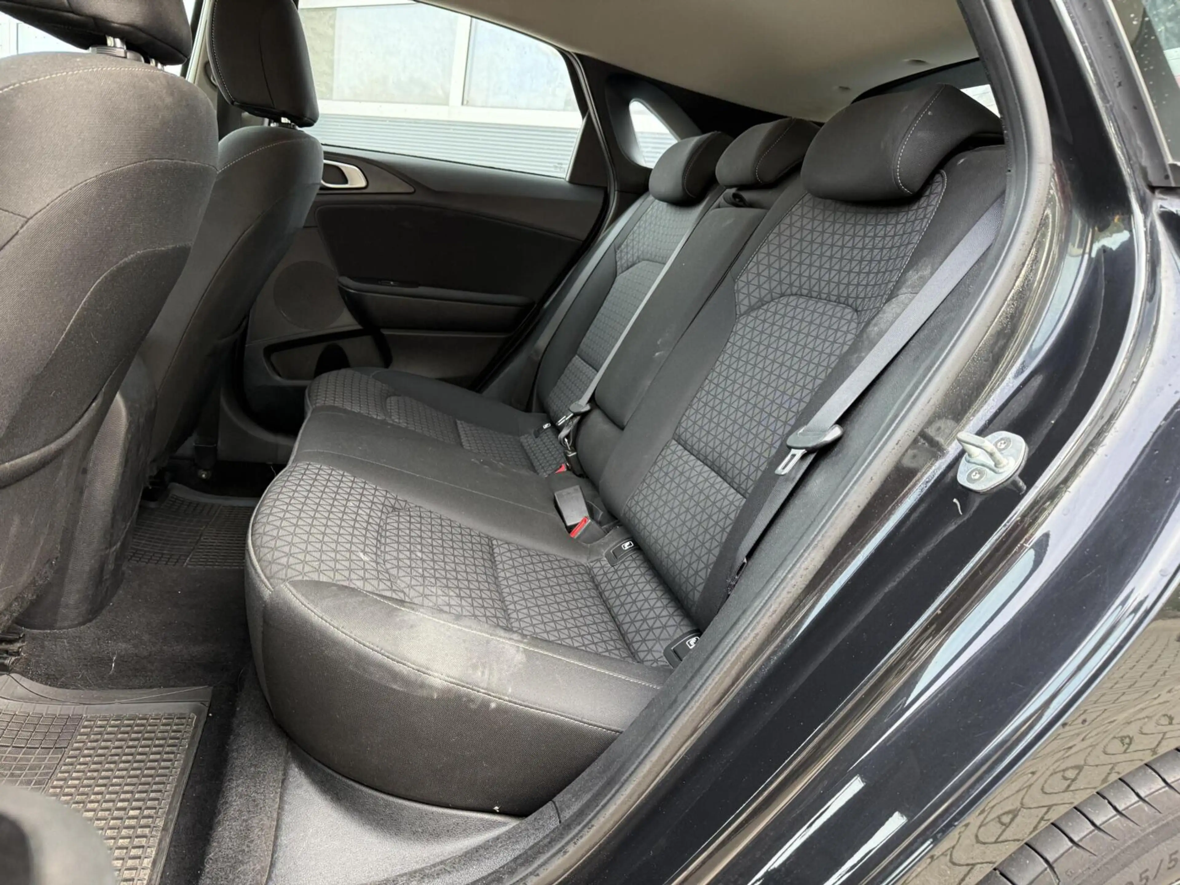 Kia Ceed / cee'd 1.0 T-GDi DynamicLine — photo 6