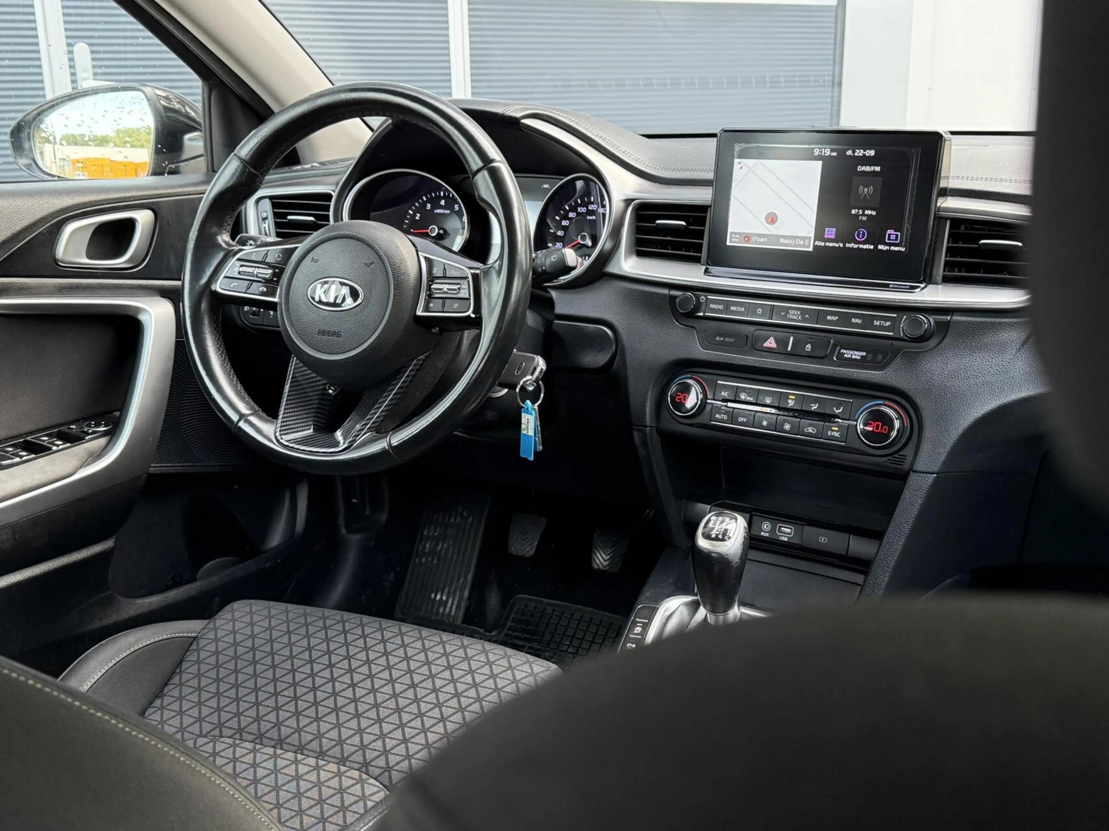 Kia Ceed / cee'd 1.0 T-GDi DynamicLine — photo 3
