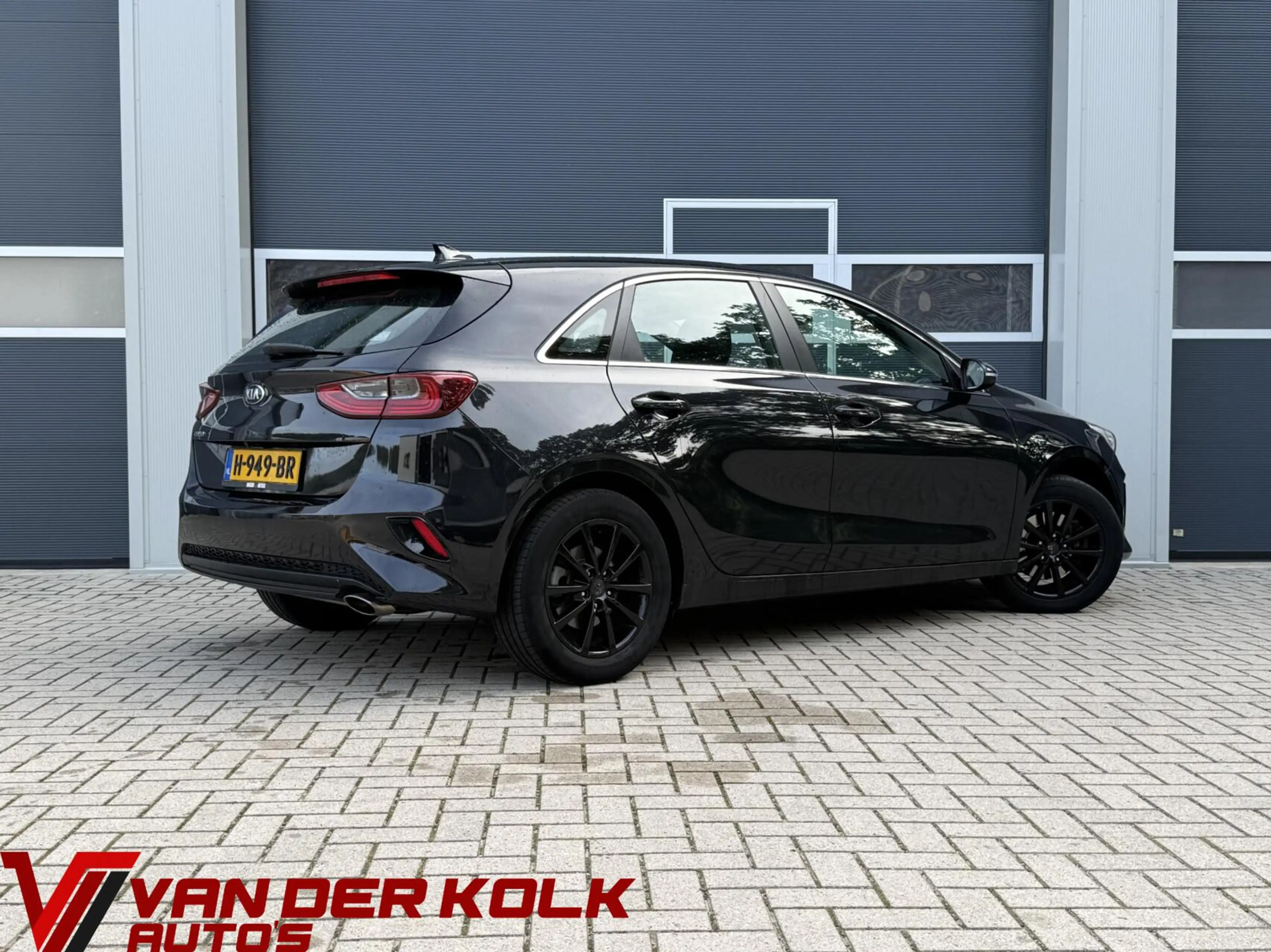 Kia Ceed / cee'd 1.0 T-GDi DynamicLine — photo 2
