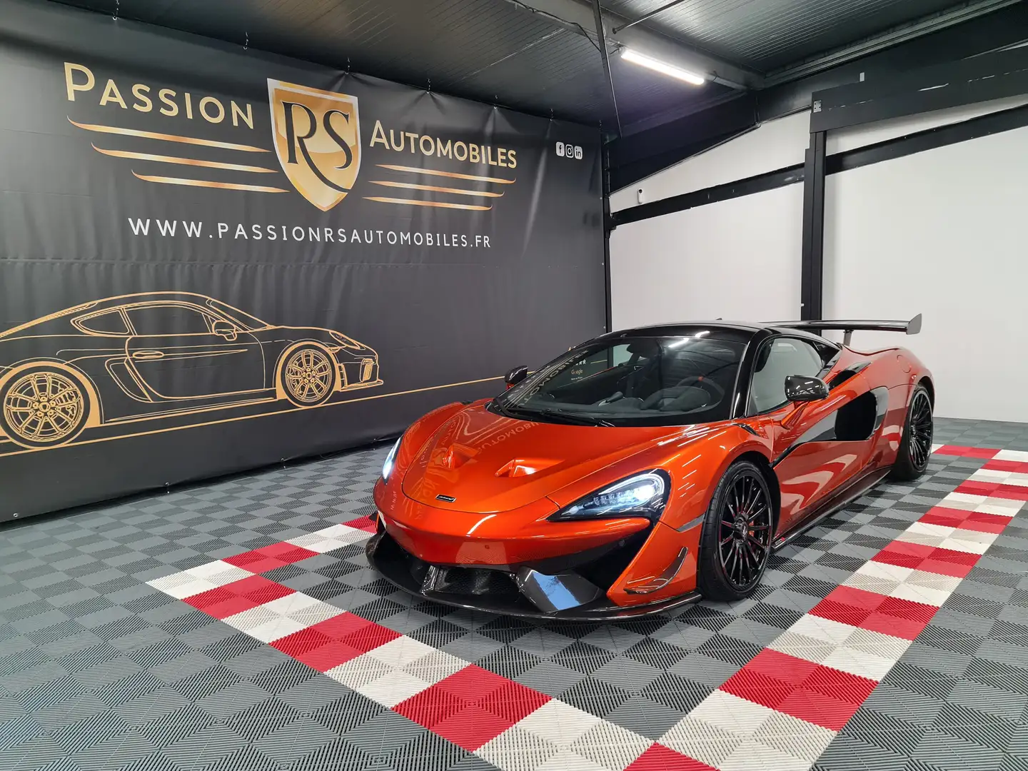 McLaren 620R MCLAREN 620R V8 3.8L 620 CH – 124 / 225 Orange - 1