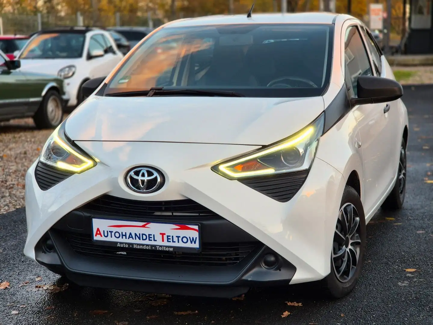 Toyota Aygo AYGO x *LED *Klima *Sitzheizung *PDC Blanc - 1