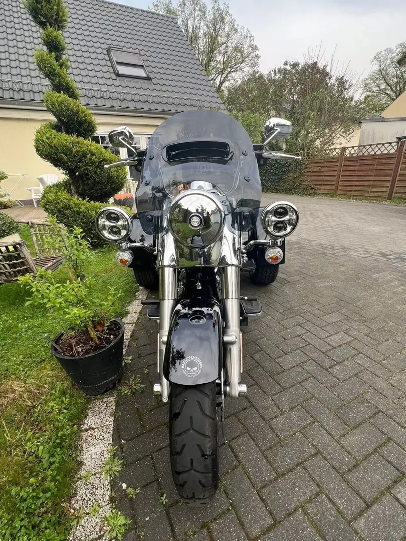 Harley-Davidson Freewheeler Чорний - 1