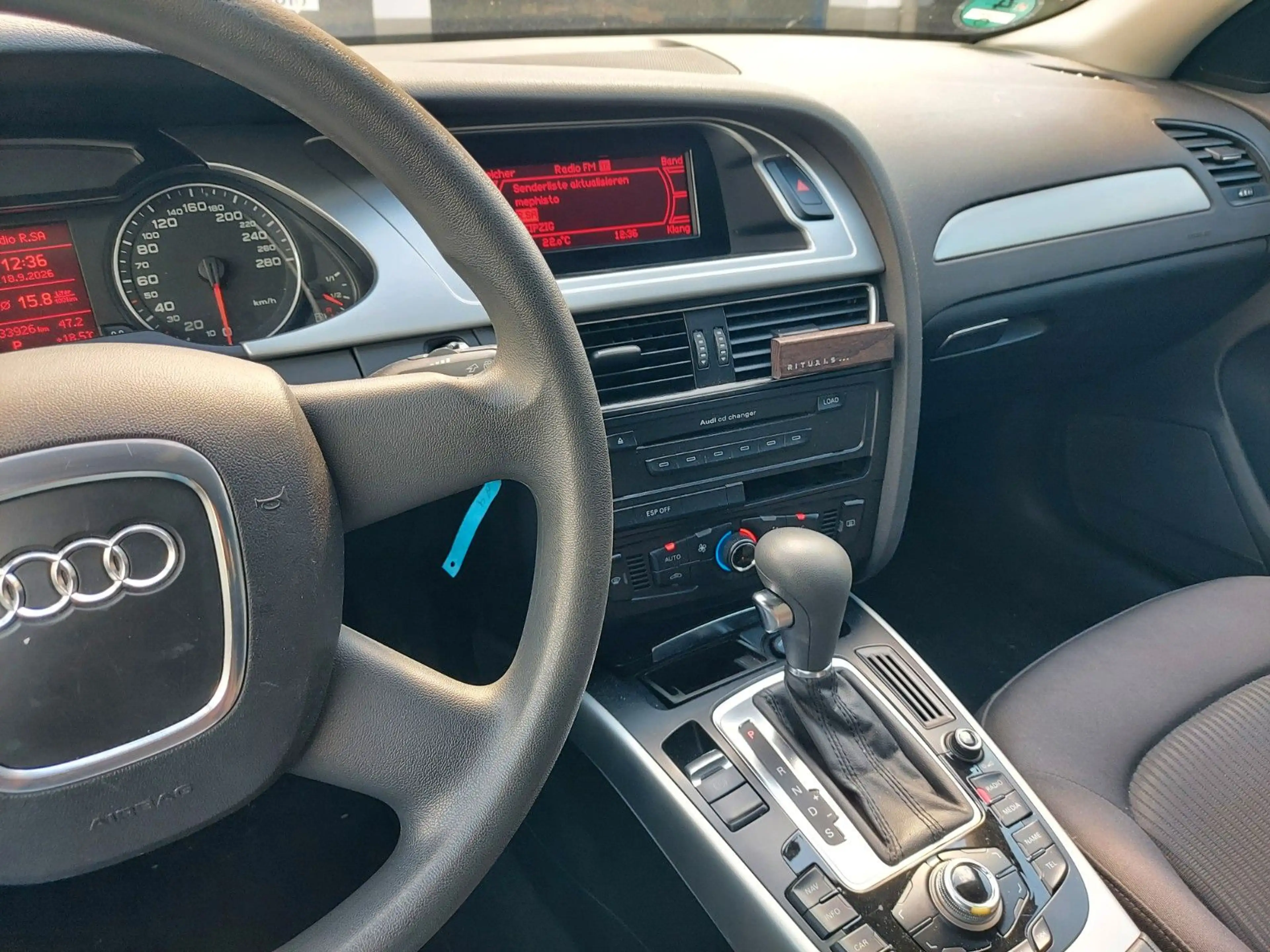 Audi A4 Avant Attraction Klima Navi PDC Tel. — photo 11