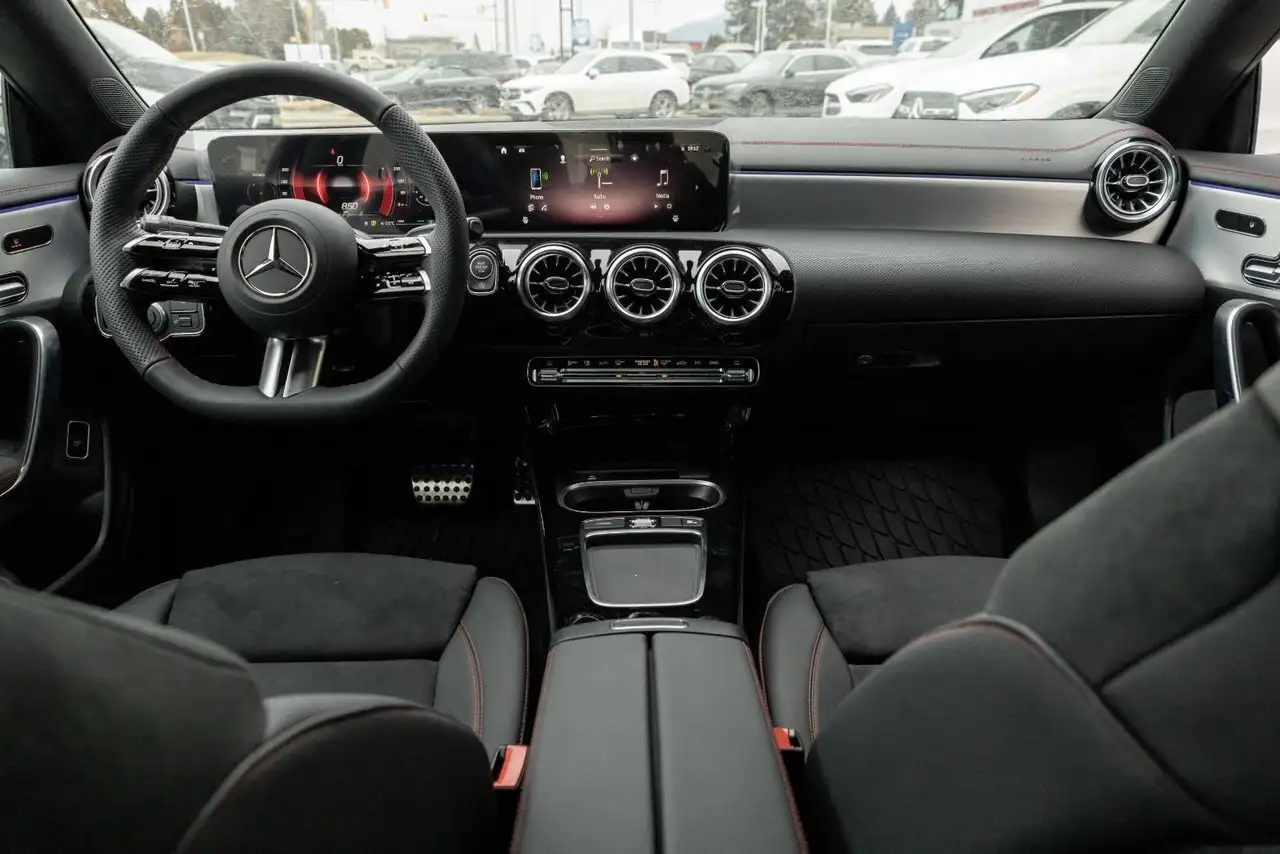 Mercedes-Benz CLA снимка Mercedes-Benz CLA