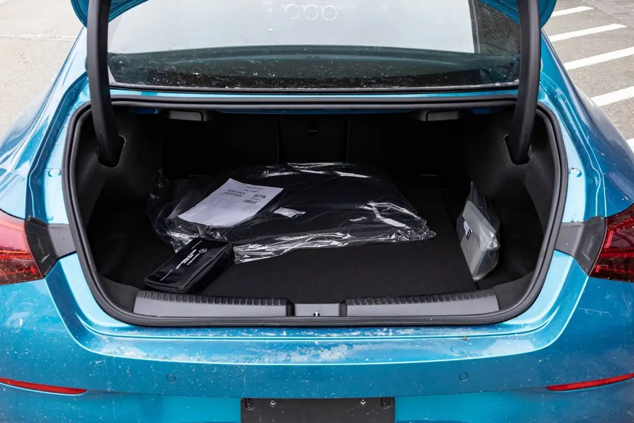 Mercedes-Benz CLA снимка Mercedes-Benz CLA