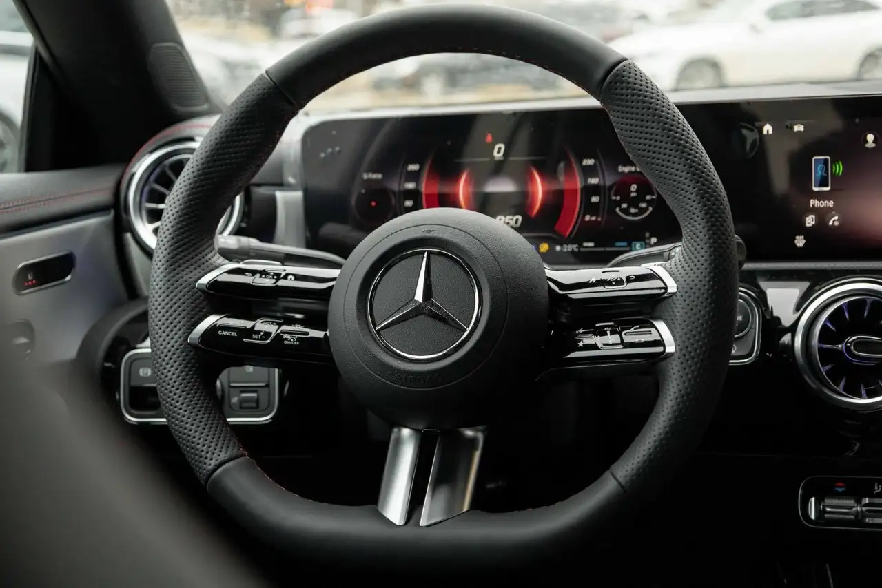 Mercedes-Benz CLA снимка Mercedes-Benz CLA