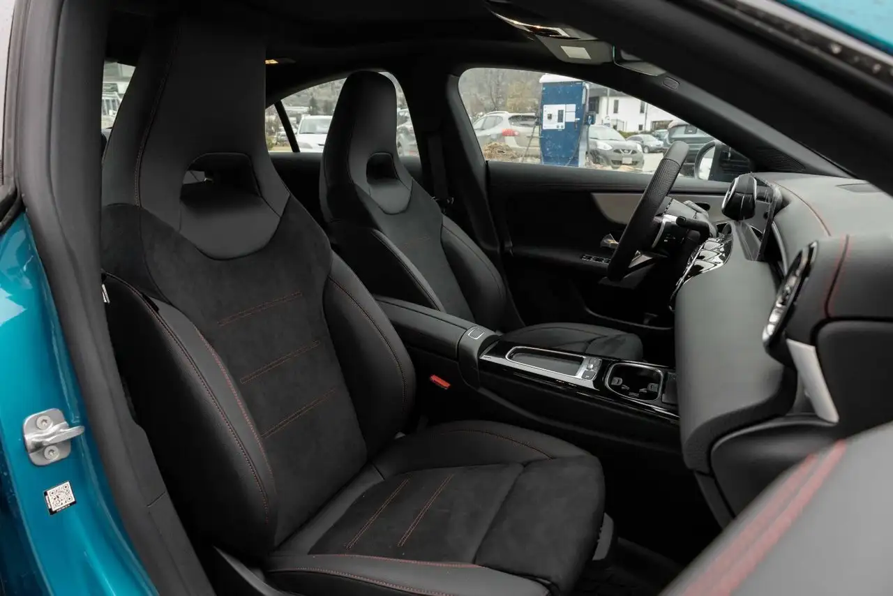 Mercedes-Benz CLA снимка Mercedes-Benz CLA