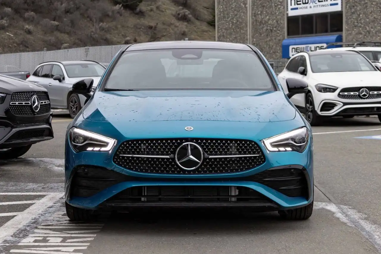 Mercedes-Benz CLA снимка Mercedes-Benz CLA