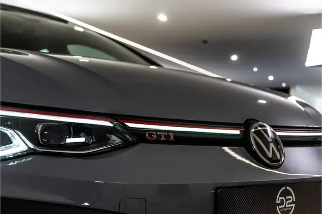 Volkswagen Golf view 10