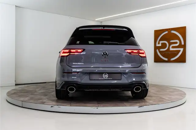 Volkswagen Golf view 4