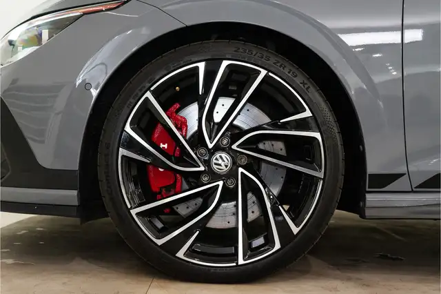 Volkswagen Golf view 14