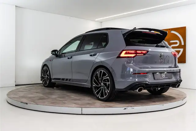 Volkswagen Golf view 3