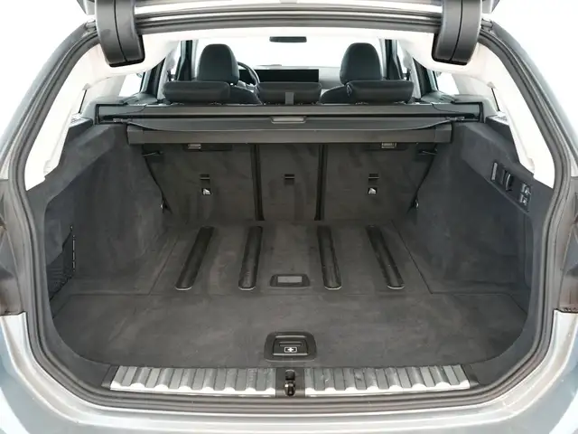 BMW 3 Series view 6