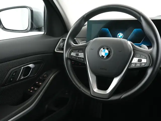 BMW 3 Series view 10